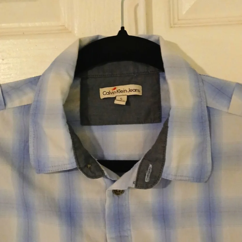 2 Calvin klien button-up